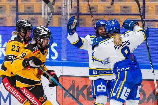 Leksands Samantha Hanson jublar med Brooke Boquist