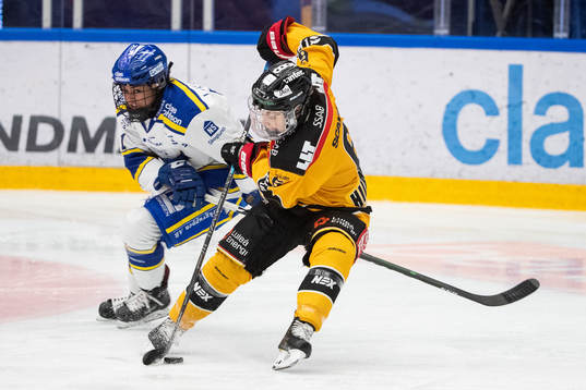 Luleås Jenni Hiirikoski  och Leksands Emma Woods
