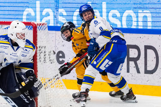 Leksands målvakt Jule Flötgen och Samantha Hanson samt