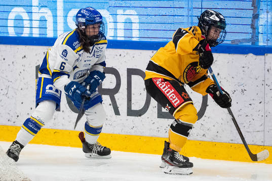 Leksands Maddie Rolfes  och Luleås Christa Alanko