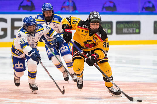 Luleås Ronja Savolainen och Leksands Betty Jouanny