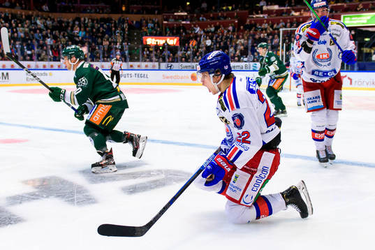 Oskarshamns John Dahlström skriker