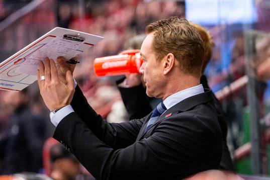 Örebros tränare Niklas Eriksson begär timeout