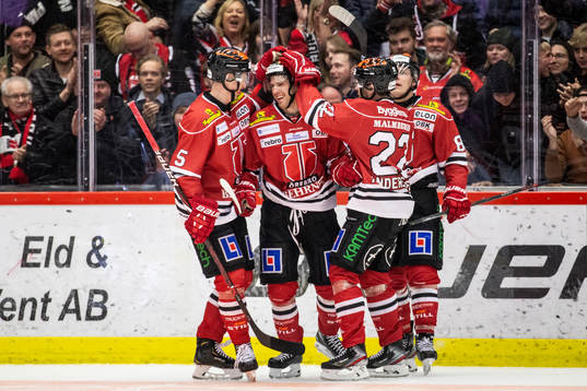 Örebros Mathias Bromé jublar med Gustav Backström,