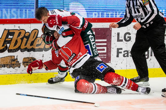 Frölundas Nicklas Lasu och Örebros Gustav Backström i