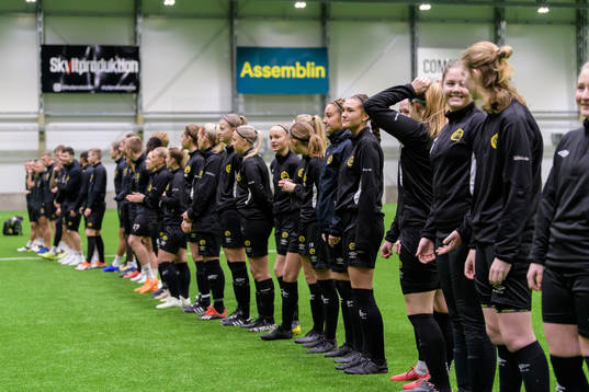 Elfsborgs damlag närmast och herrlaget längst bort