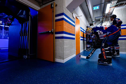 Växjös målvakt Viktor Andrén före ishockeymatchen i