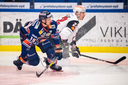Växjös Casey Bailey och Malmö Redhawks Lars Bryggman