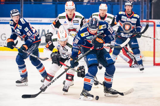 Malmö Redhawks Christoffer Forsberg och Växjös Marcus
