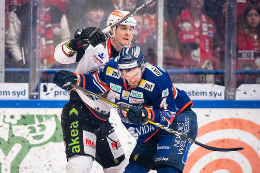 Malmö Redhawks Fredrik Händemark och Växjös Tim Erixon