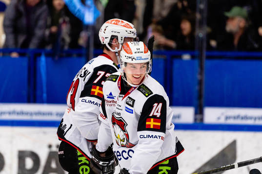 Malmö Redhawks Carl-Johan Lerby jublar