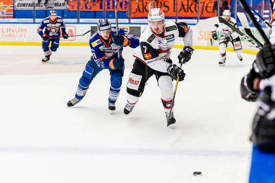 Malmö Redhawks Marcus Björk jagas av Växjös Fredrik