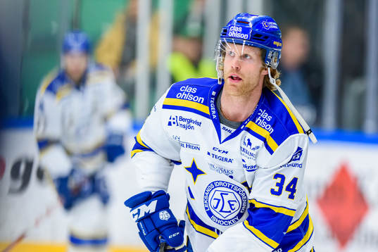 Leksands Philip Samuelsson innnan ishockeymatchen i SHL