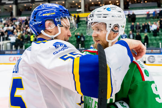 Leksands Jonas Ahnelöv jublar och Rögles Ted Brithén