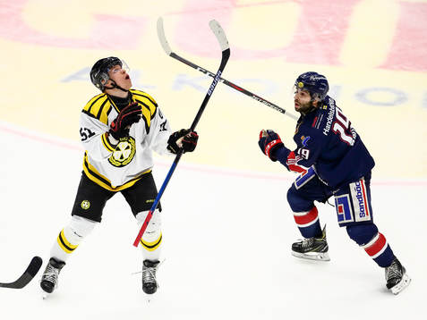 Brynäs Tomi Sallinen och Linköpings Joe Whitney