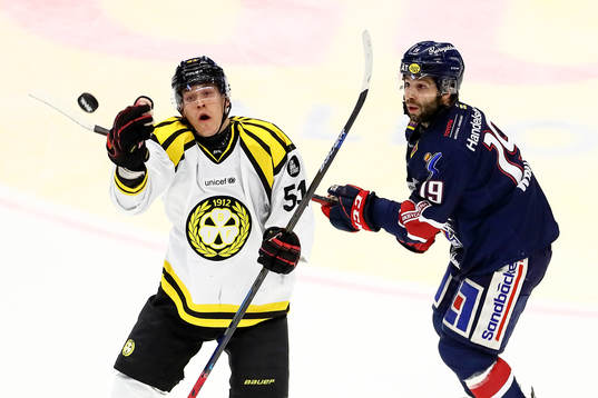 Brynäs Tomi Sallinen och Linköpings Joe Whitney
