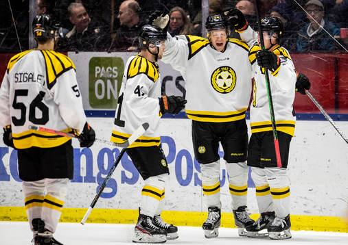 Brynäs Nicklas Danielsson jublar