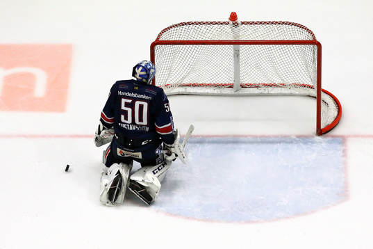 Linköpings målvakt Jonas Gustavsson deppar