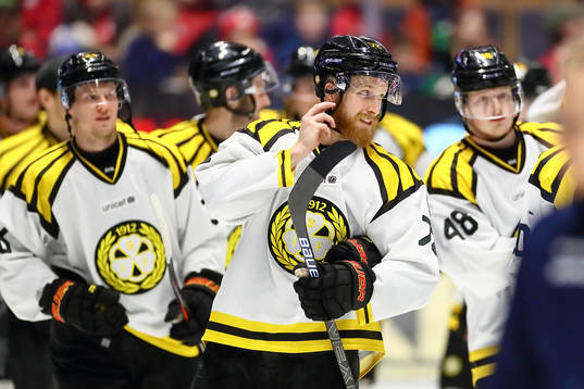 Brynäs spelare jublar
