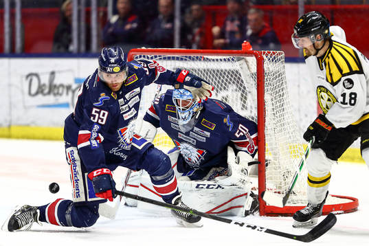 Linköpings Anton Mylläri och målvakt Jonas Gustavsson