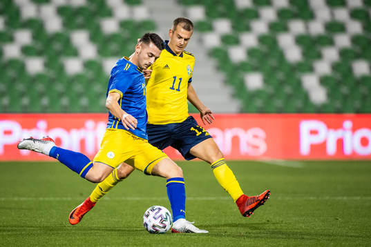 Arber Hoxha of Kosovo and Alexander Kacaniklic of Sweden