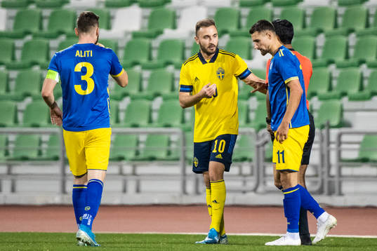 Muamer Tankovic of Sweden in a discussion with referee