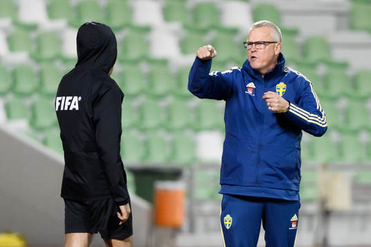 Janne Andersson, head coach of Sweden, talks to the fourth