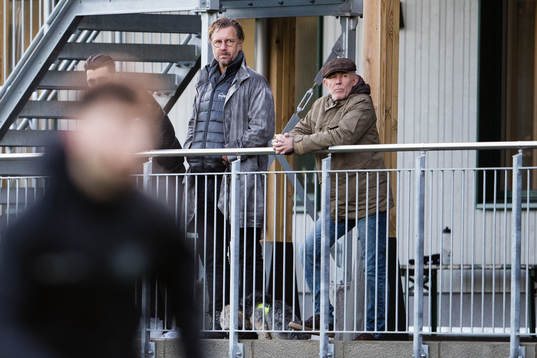 Hammarbys sportchef Jesper Jansson följer spelarna