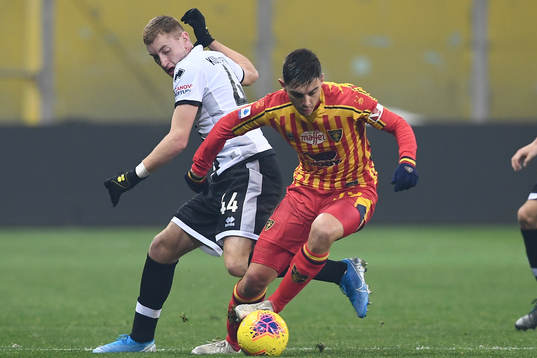 Cristian Dell'Orco of Lecce and Dejan Kulusevski of Parma
