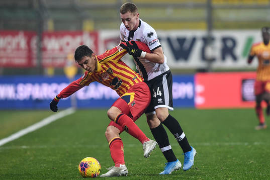 Cristian Dell'Orco of Lecce and Dejan Kulusevski of Parma