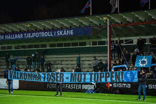 Malmö FFs supportrar med en banderoll