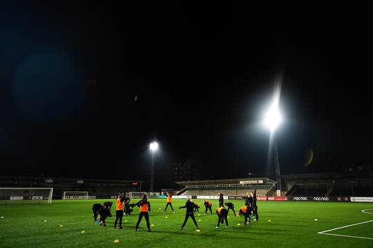 Malmö FFs spelare värmer upp