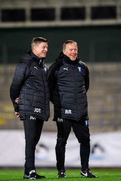 Tränare Jon Dahl Tomasson och assisterande tränare Remy