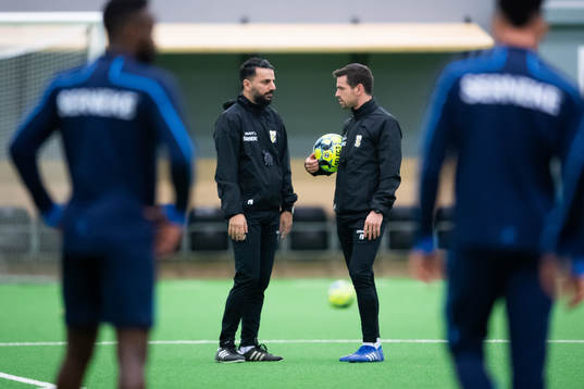 Tränare Poya Asbaghi och assisterande tränare Ferran