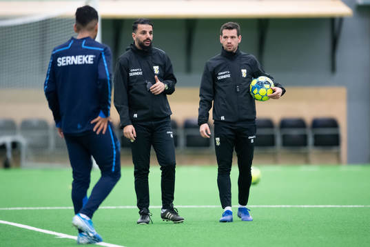 Tränare Poya Asbaghi och assisterande tränare Ferran