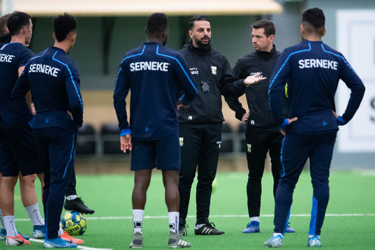 Tränare Poya Asbaghi och assisterande tränare Ferran