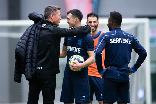 Före detta sportchefen Mats Gren hälsar på Giorgi