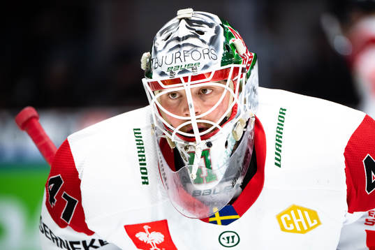 Goalkeeper Niklas Rubin of Frölunda