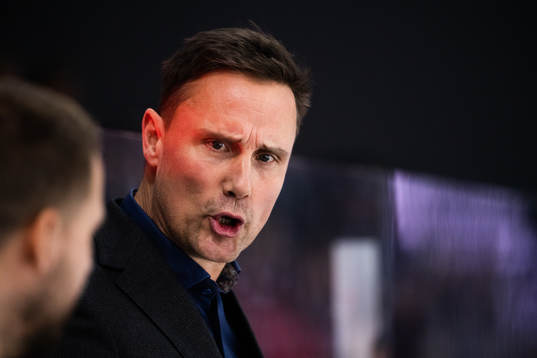 head coach Roger Rönnberg of Frölunda