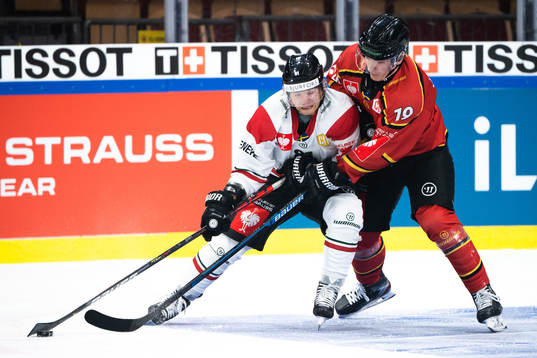 Ryan Lasch of Frölunda and Joonas Jalvanti of Luleå