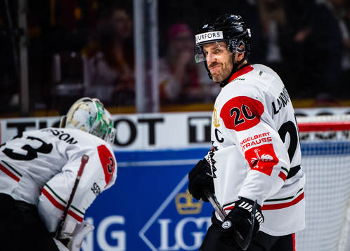 Joel Lundqvist of Frölunda  looks dejected
