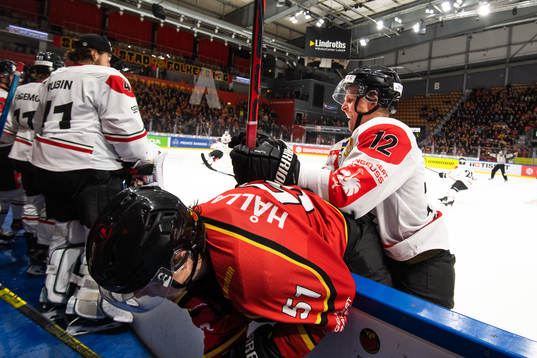 Filip Hållander of Luleå and Max Friberg of Frölunda