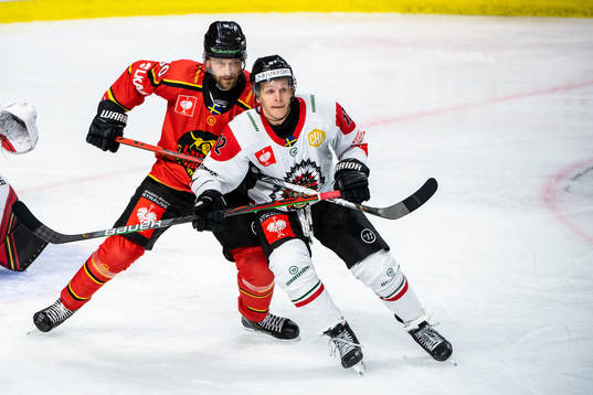 Daniel Sondell of Luleå and Max Friberg of Frölunda