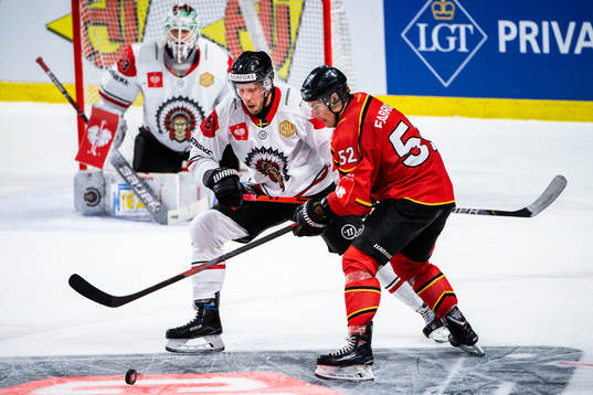 Viktor Ekbom of Frölunda and Karl Fabricius of Luleå