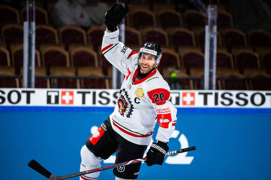 Joel Lundqvist of Frölunda celebrates the 1-2 goal