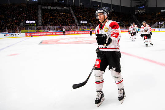 Ryan Lasch of Frölunda celebrates the 1-3 goal