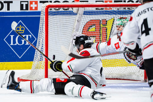 Goalkeeper Johan Mattsson of Frölunda with a save