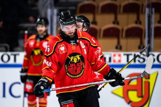 Niklas Olausson of Luleå looks dejected