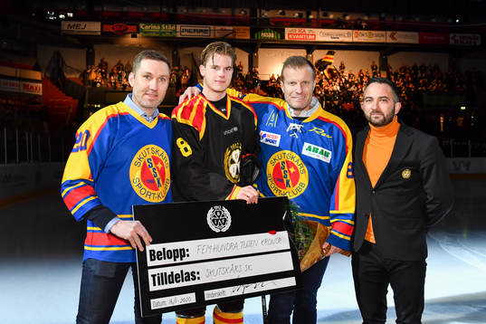 Brynäs Victor Söderström och klubbdirektör Michael