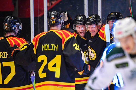 Brynäs Niclas Andersén och Nicklas Danielsson jublar